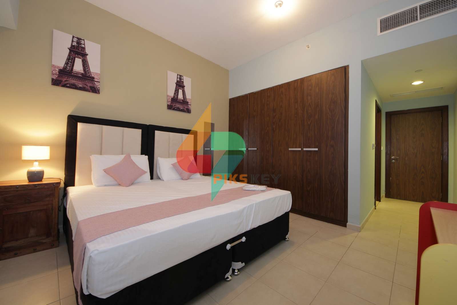 High End 01 Bedroom Apartment in Executive Tower Business Bay Pikskey